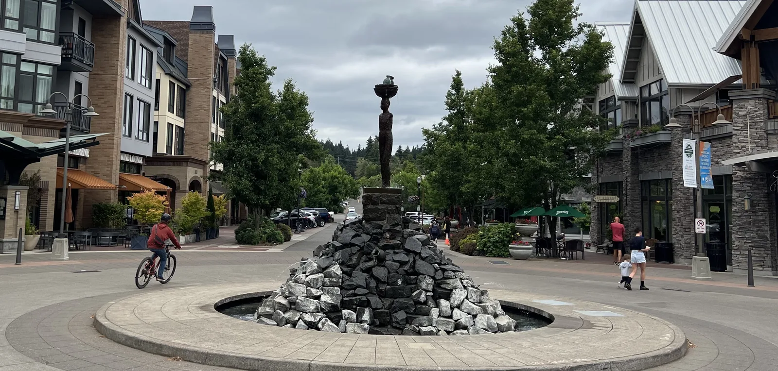 Downtown Lake Oswego Oregon roundabout